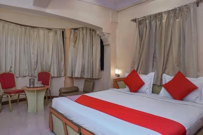 Hotel Tushar Pune Extérieur photo