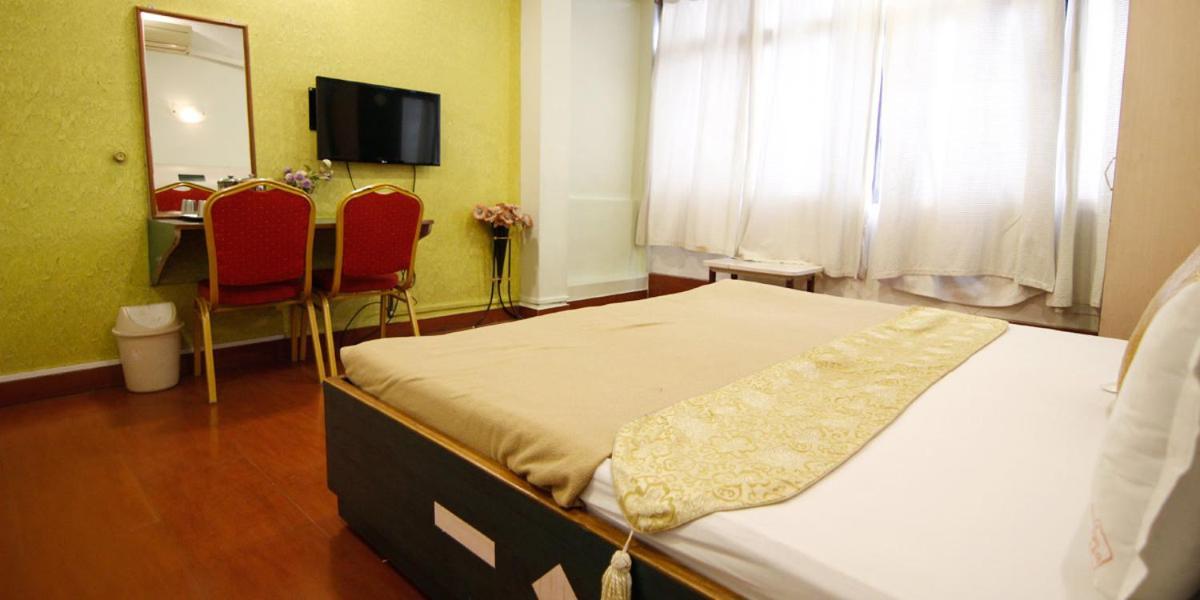 Hotel Tushar Pune Extérieur photo