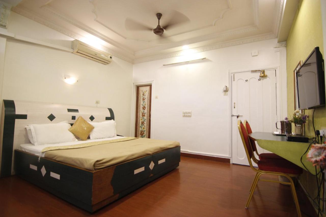 Hotel Tushar Pune Extérieur photo